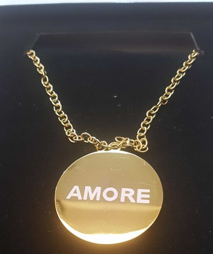 Collar Con Medallón Dorado Amor 3cm St. Valentino Amor En Caja - Imagen 8 de 9