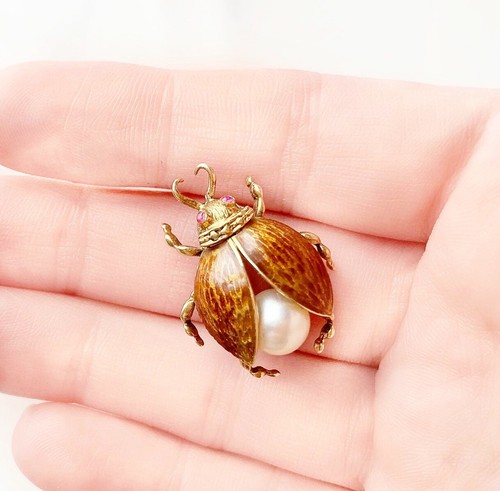 ANTIK • Jugendstil 14k Gold mit guillochierter Emaille Perle & Rubinaugen Bug Brosche - Bild 2 von 6