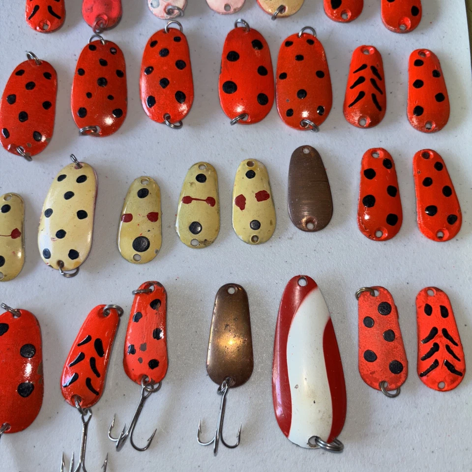 LOTE DE 30 CUCHARAS SEÑUELOS TIPO DAREDEVIL PINTADOS PERSONALIZADOS INCOMPLETOS. Fabricación de señuelos Foto 4 de 4