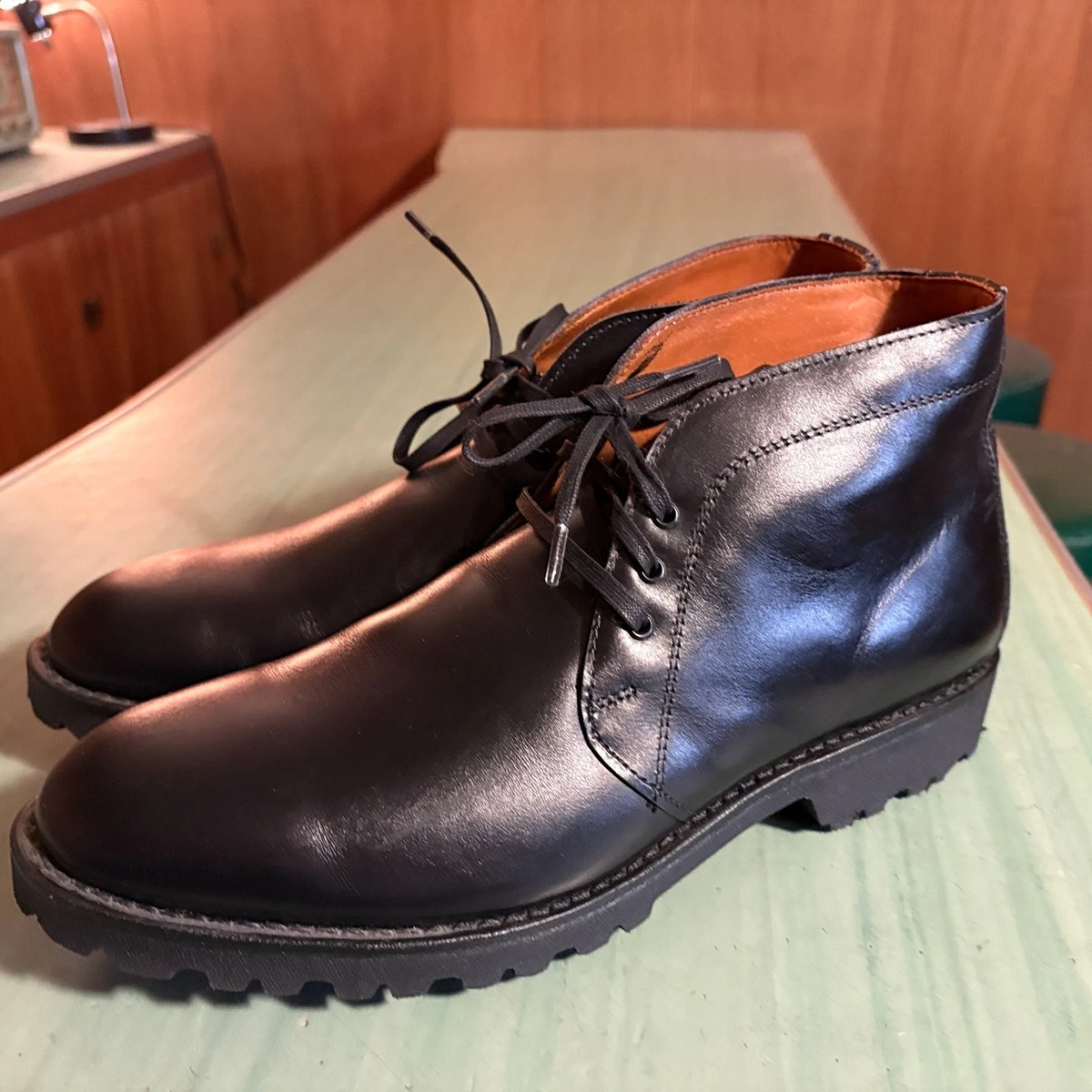 Allen Edmonds Cyrus Black Leather 2‎ Eye Lace-up Comfort Shock Form Chukka Boots A++ Allen Edmonds Higgins Mill Weatherproof Boot Brown  main image 2