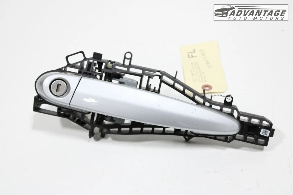 BMW 320I XDRIVE 2013-2018 panel de puerta delantera izquierda manija exterior con base OEM Foto 3 de 4