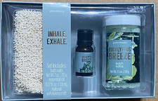 Groovi Beauty Eucalyptus Bath Salts, Essential Oil  Exfoliating Mitt Gift Set