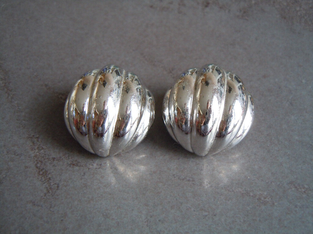 Clip-On Earrings Half-Round Shell Shape Solid Met… - image 1