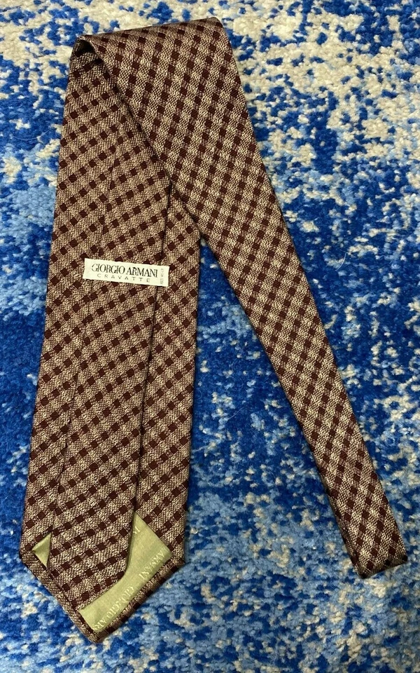 Corbata de seda vintage Giorgio Armani borgoña topo tejida sesgada a cuadros Italia Foto 3 de 4