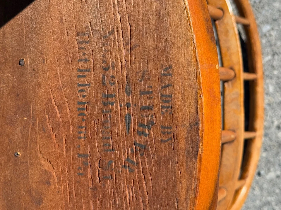 Sillas Windsor antiguas con respaldo de saco firmadas Lehigh Valley Pa par país siglo XIX Foto 2 de 4