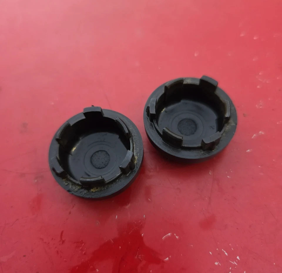 1998-2002 Isuzu Trooper OEM limpador de para-brisa braço base tampa tampas/par - Imagem 2 de 3