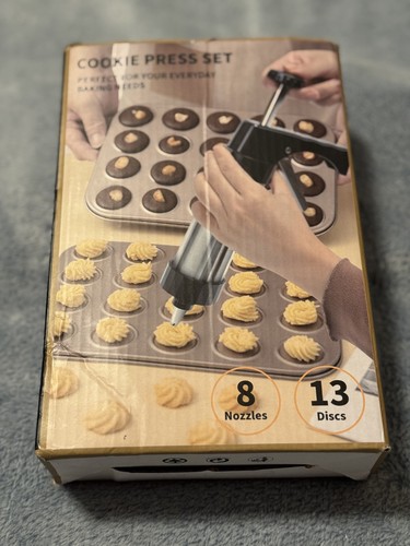 New Cookie Press Set by Fantexy 8 Nozzles & 13 Disks Christmas Cookie Fun - Afbeelding 3 van 7