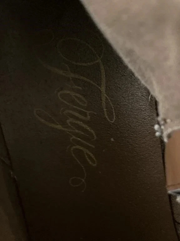 2 pares de botas de mujer, 1 es Fergie, 1 es talla 9W Foto 4 de 4