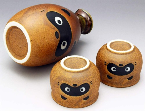 JAPANESE HANDICRAFT SETO POTTERY RACCOON SAKE BOTTLE & TWO SAKE CUPS SET - Picture 5 of 5