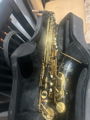 L A  Alto Sax  (Black with Pro tec Case)