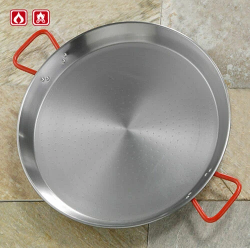 Pentole e tegami neri in ferro