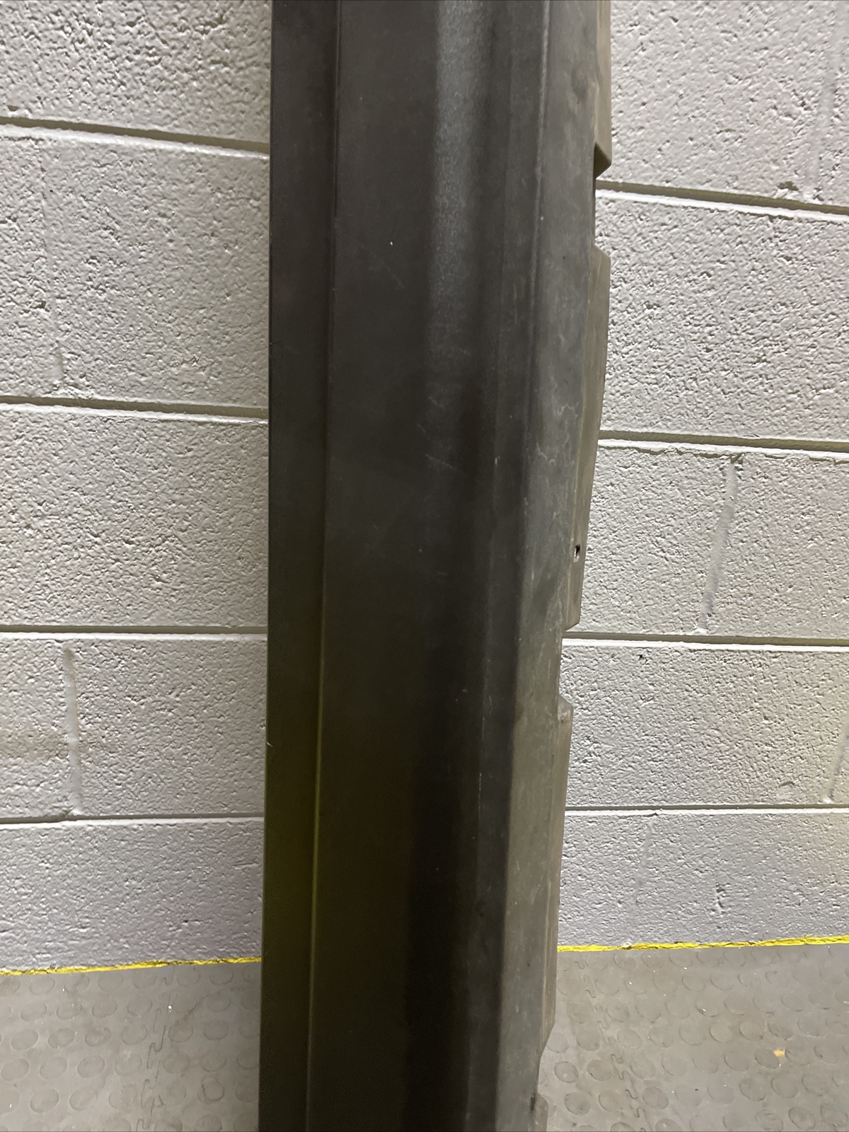 2017-2020 Maserati Levante Left Driver Side Rocker Skirt Molding OEM Trim