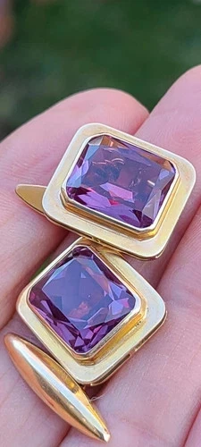 Gemelos de lujo de alejandrita creados en laboratorio de esmeralda de 2 quilates con acabado de oro amarillo de 14 quilates Foto 2 de 4