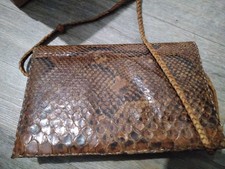 SAC A MAIN  BANDOULIERE TRESSEE EN PEAU DE SERPENT MARRON VINTAGE