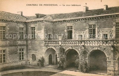 Poudenas Chateau de Poudenas La cour interieure
