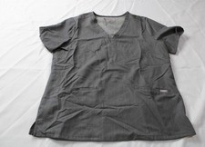 Figs Women's Classic Fit Casma Three-Pocket Scrub Top BL1 Graphite Large