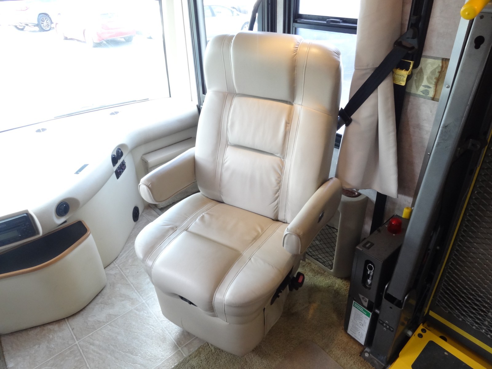 2007 EXPEDITION 38 N~DIESEL~HANDICAP WHEEL CHAIR LIFT~19K MILES~NEW TIRES~BEAUTY