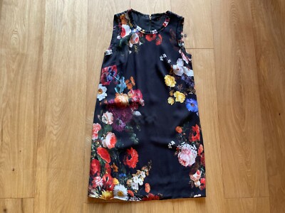 The prettiest and rarest little Dolce & Gabbana dress!  It. 38, US XS
