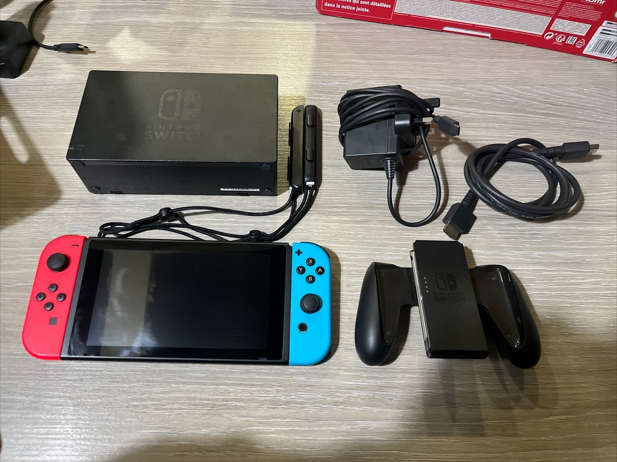 Nintendo Switch V2 HAC-001(-01) 32GB EXCELLENT CONDITION