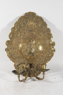 R05B87 Baroque wall blaker brass with coat of arms 18th century