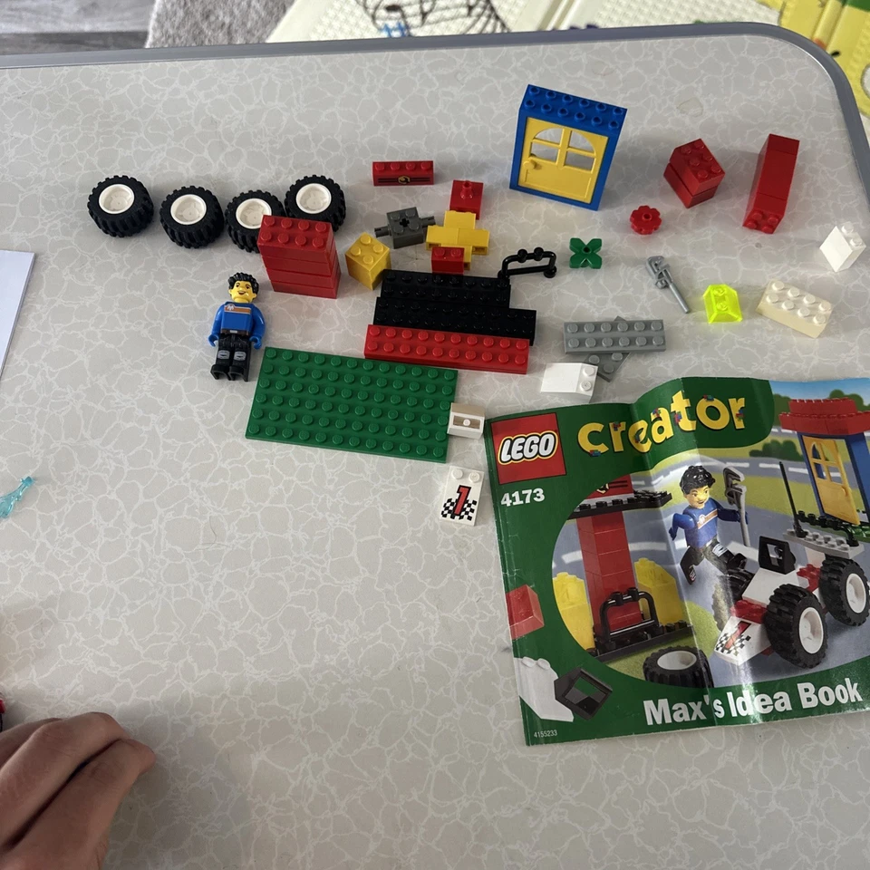 LEGO Creator 4173 Max's Pitstop, photo 1 of 2