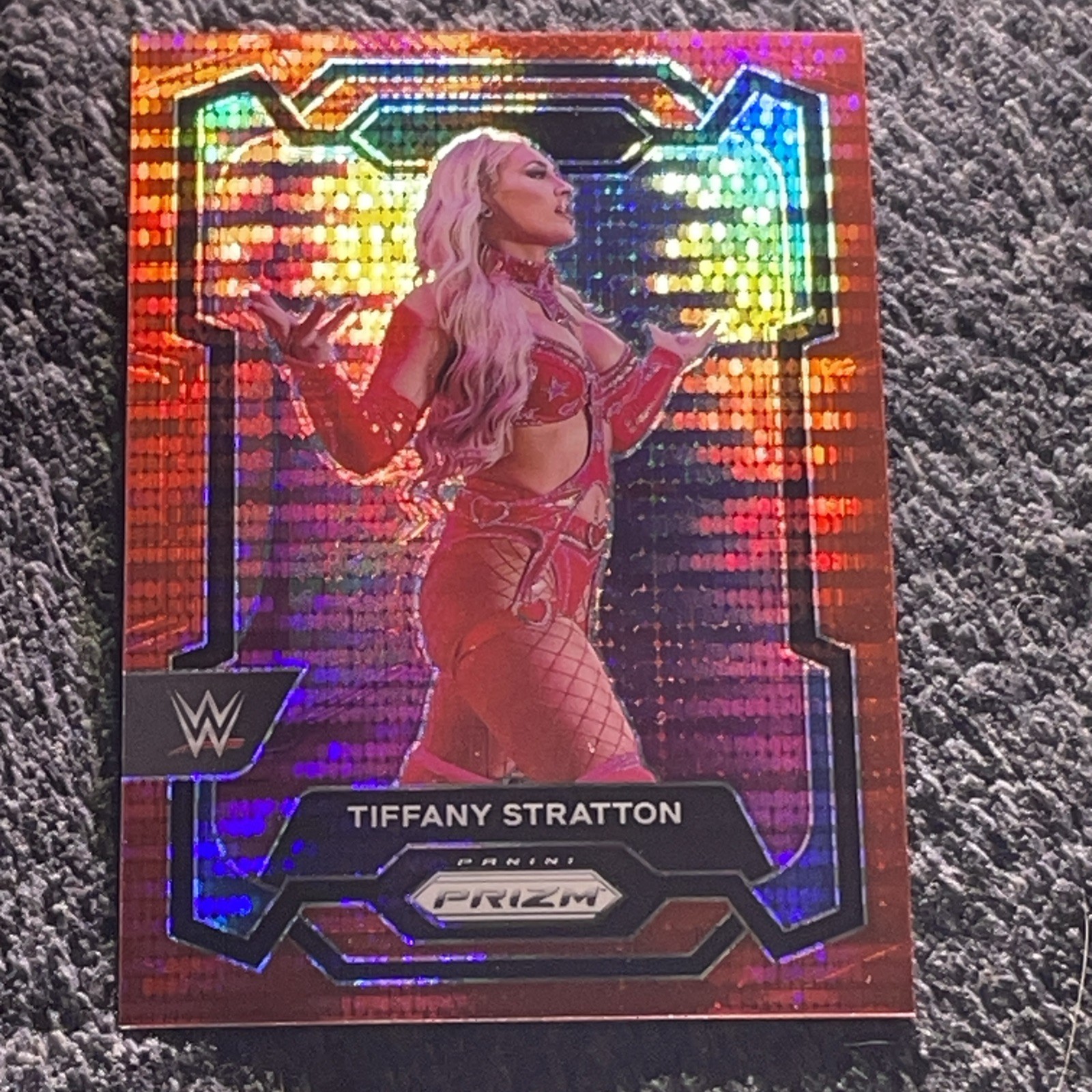 2024 Panini Prizm WWE - Tiffany Stratton #115 Red Pulsar Prizm /399