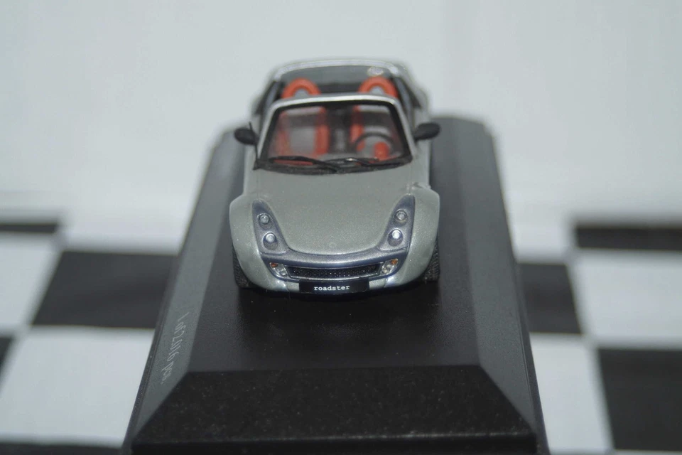 Minichamps Smart Roadster 2003 in Grey 1:43 ref 400 032131 - Image 3 of 4
