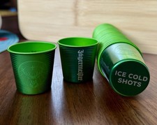 Paquete de 50 tazas de chupito Jagermeister aluminio verde cambio de color *totalmente nuevas en caja*