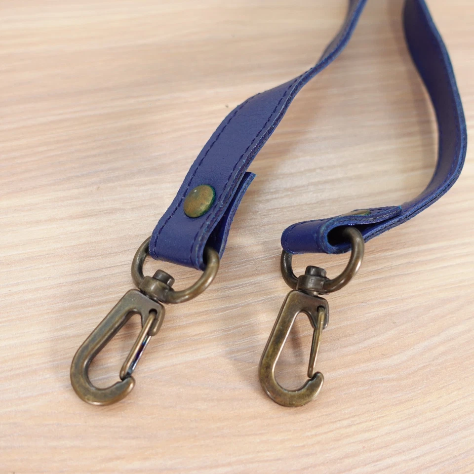 Bandolera de cuero azul con correa para el hombro ajustable delgada de latón macizo 44 pulgadas Foto 2 de 4