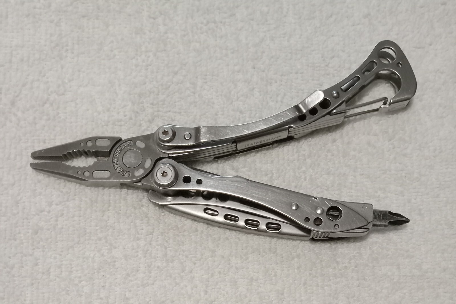Leatherman Damascus Skeletool Damasteel Multitool Knife Carabiner