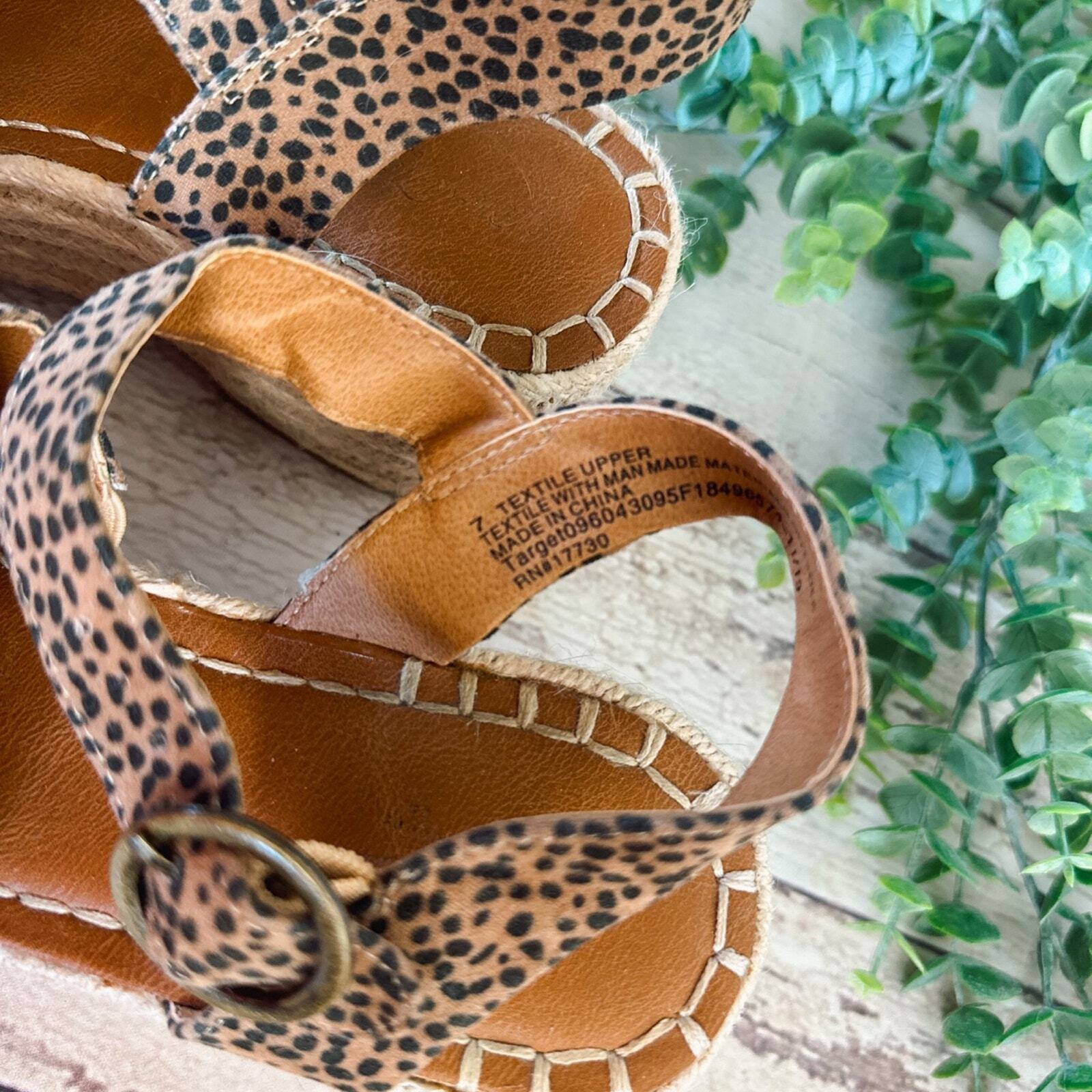 Universal Thread platform sandals size 7 - image 3