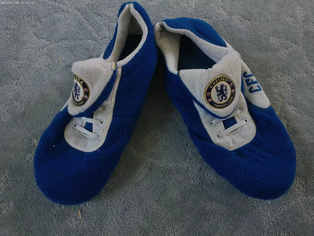 CHELSEA FOOTBALL CLUB SLIPPERS SIZE 11-12 |