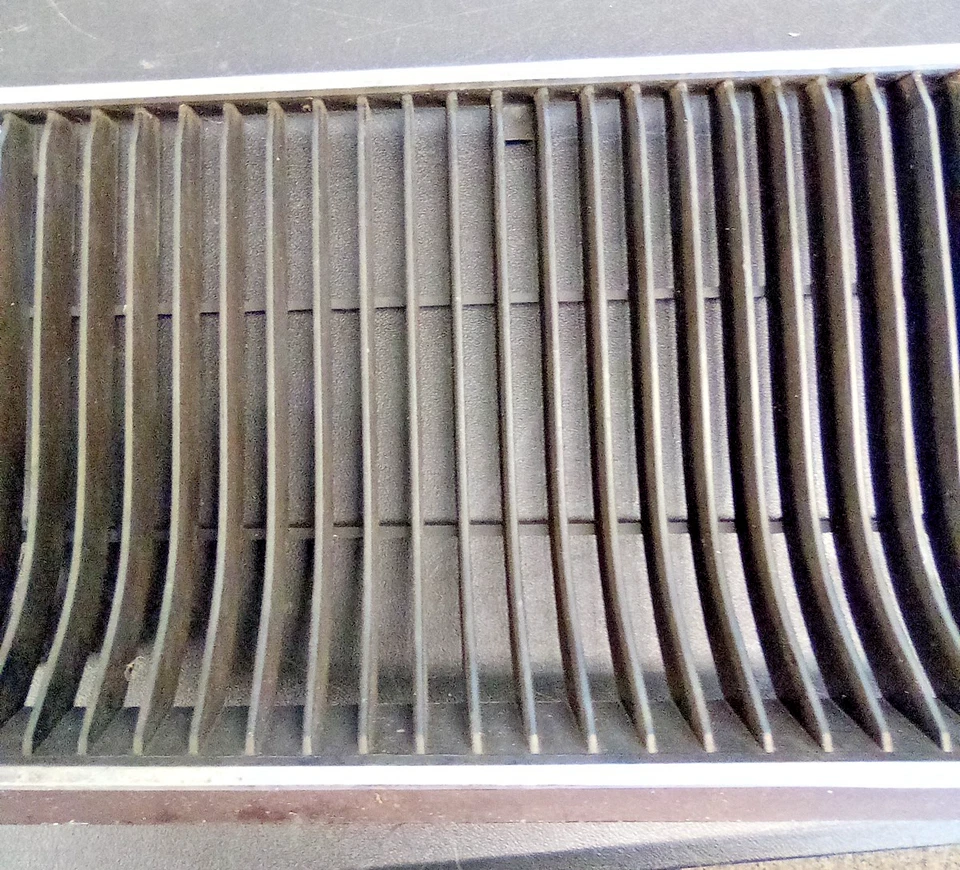 Oldsmobile Cutlass 1986 inserción de parrilla lado del pasajero derecho cromo negro LOC-202DG Foto 3 de 4