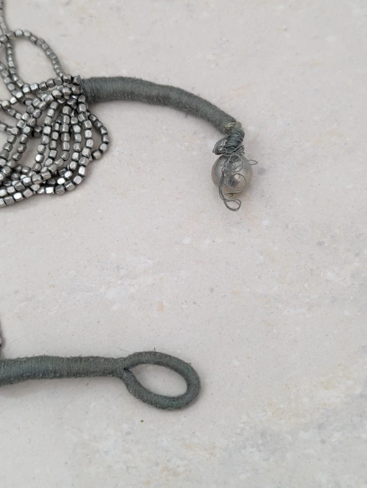 Collar Gris Oscuro Plata Gunmetal Multi Hilo Cuentas Peltre Pepita Acero Metal Foto 4 de 4