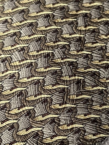 The Nature Conservancy Galapagos Pintail 100% Silk Tie 59'L x 4"W Hand Sewn - Picture 2 of 4