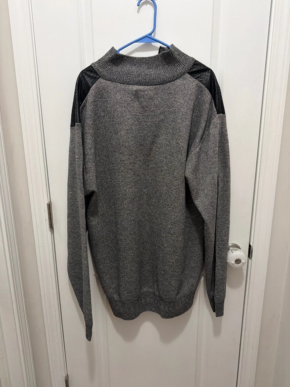 Decode Men’s 3X Gray Quarter-Zip Sweater with Black Shoulder Panels - product detail image 2