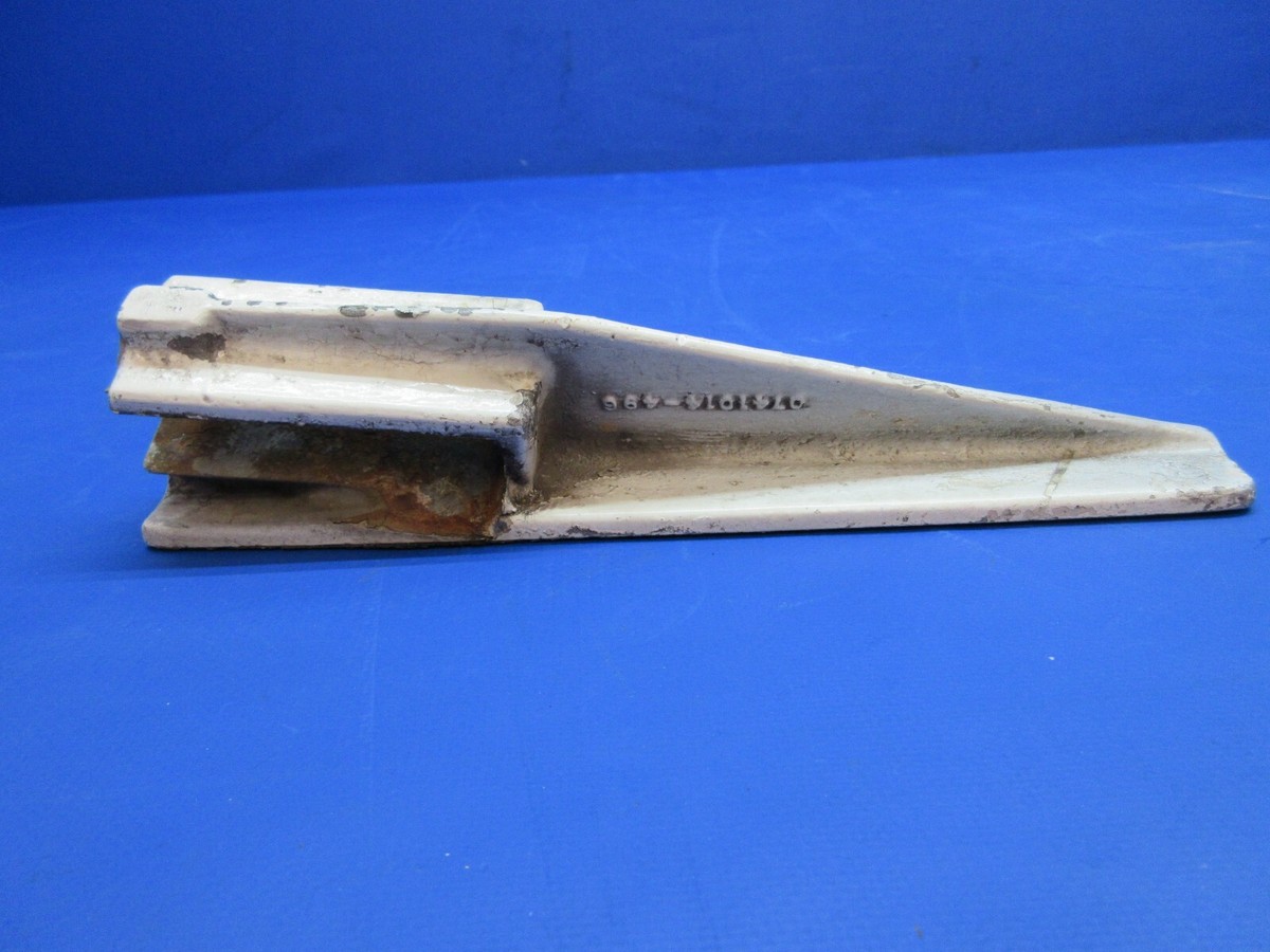 Cessna 182 / 182D RH Main Gear Step Assy P/N 0741019-2 (0923-802