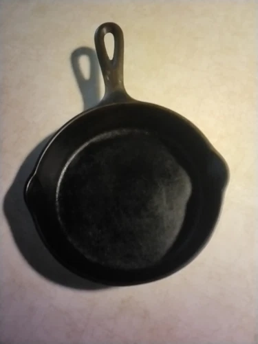 Wagner Ware Sidney No 3 D Small Skillet Cast Iron Kitchen Cookware Chef Cook.