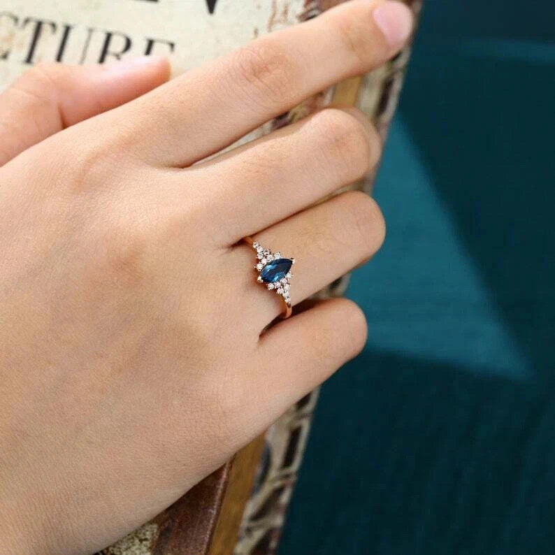 Anillo para mujer 2 quilates con diamantes de zafiro azul creado en laboratorio de marquesa enchapado en oro rosa de 14 quilates Foto 3 de 4