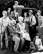 "THE WALTONS" FAMILY CAST FROM THE TV SHOW - 8X10 PUBLICITY PHOTO (FB-795)