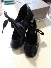 Girl s Black Patent Tie elastic Ovation Dance TAP SHOES Sz 8.5 New in Box Cute