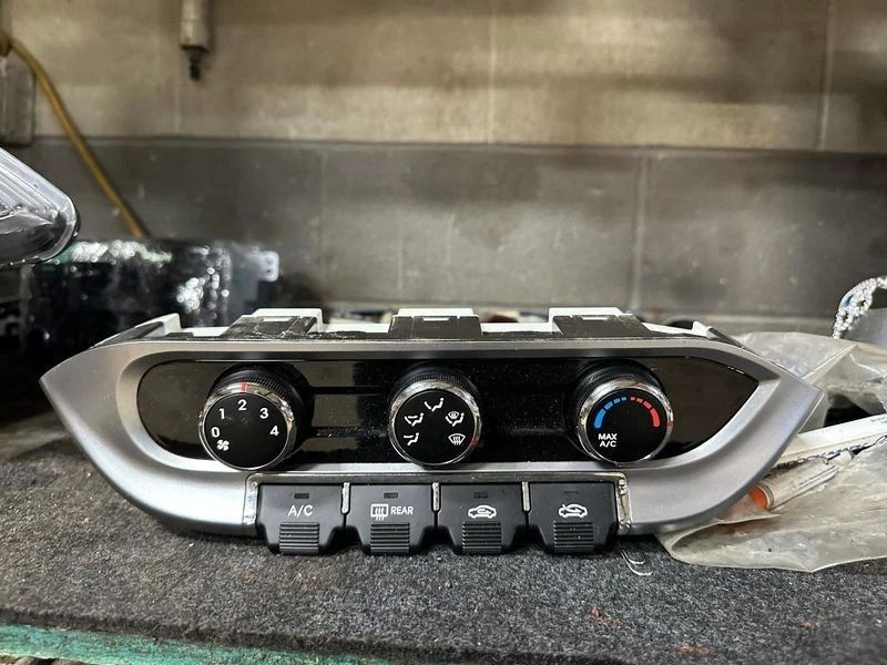 2012-2015 Kia Rio AC Climate Control Temperature Manual 3 Knobs Unit OEM - Image 2 of 4