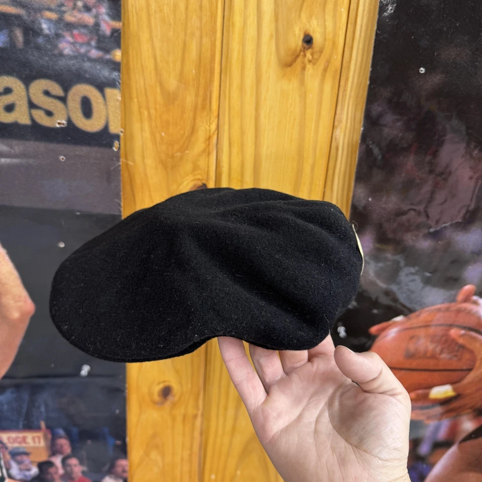 Sombrero Kangol Boina Ajustado Para Hombre Negro Lana Canguro Logo Hecho en Gran Bretaña Foto 4 de 4