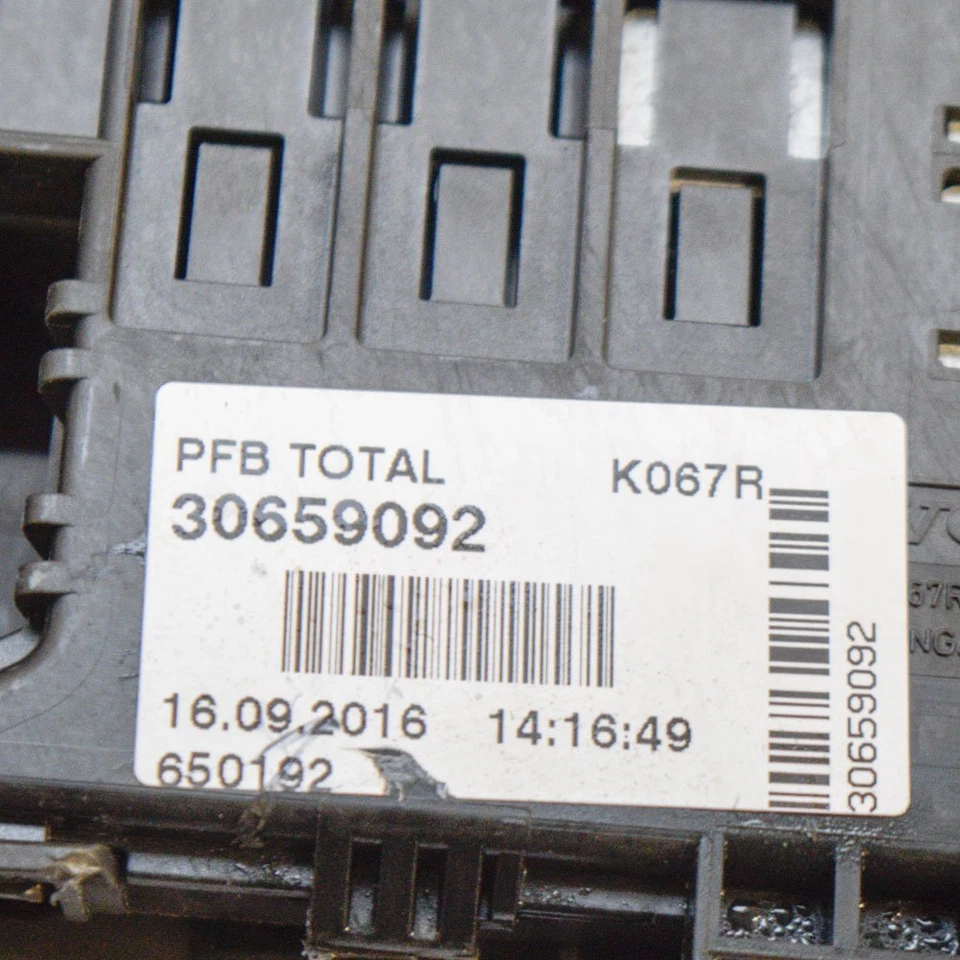 VOLVO XC60 D4 MK1 Start Stop Fuse Box 31409756 30659092 2.0 Diesel 2016 RHD - Image 4 of 4