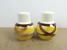 Metlox Vernon Kilns Organdie Salt & Pepper Shakers 