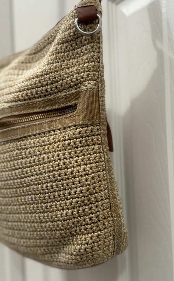 Cartera de hombro The Sak beige color paja tejido macramé Foto 3 de 4