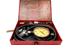 Snap On KRW-140 Oil Pressure Tester Gauge Engine Set Metal Case Incomplete USA