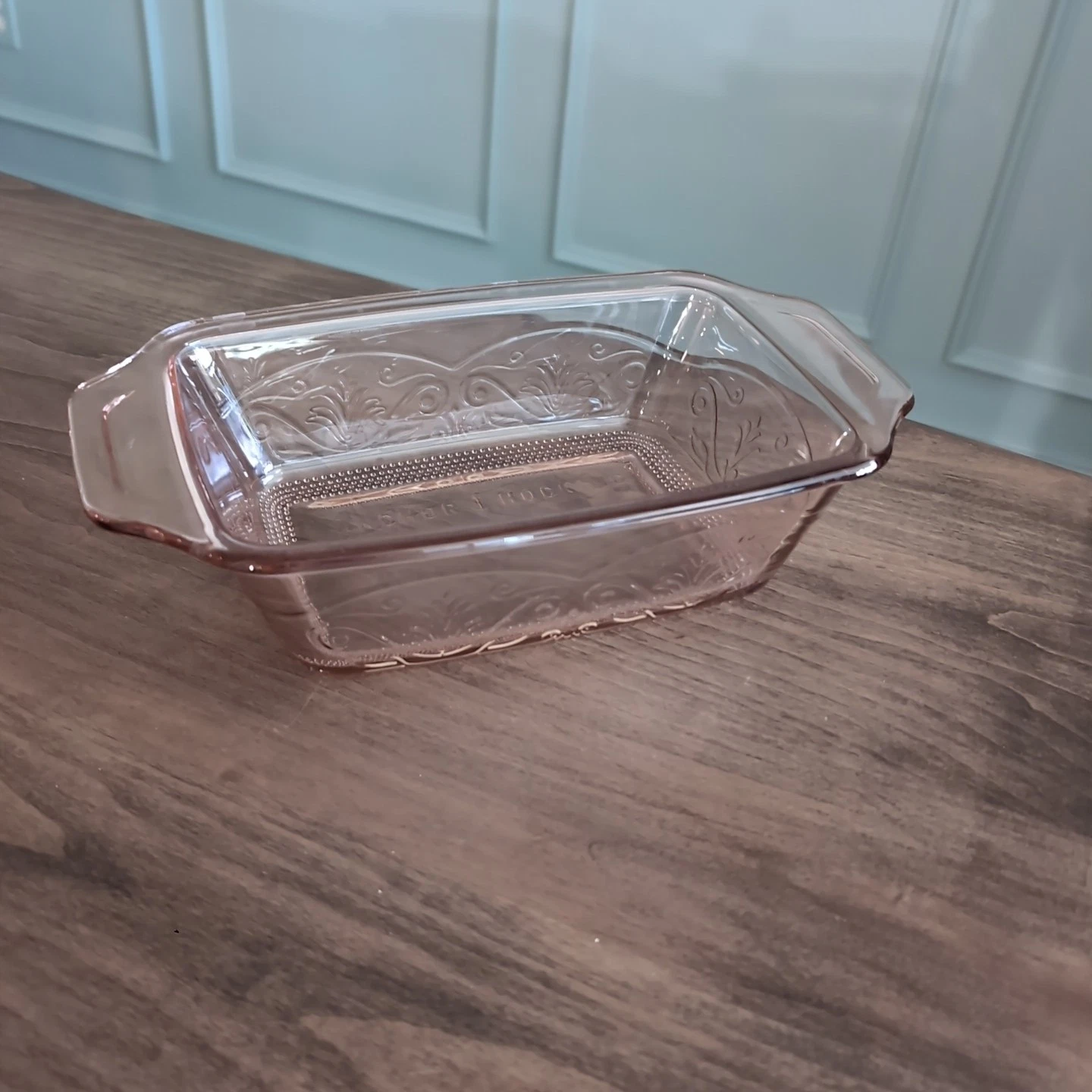 Anchor Hocking Laurel Embossed 1.5 qt Pink Glass Loaf Pan Baking Dish Rosewater
Opens in a new windo