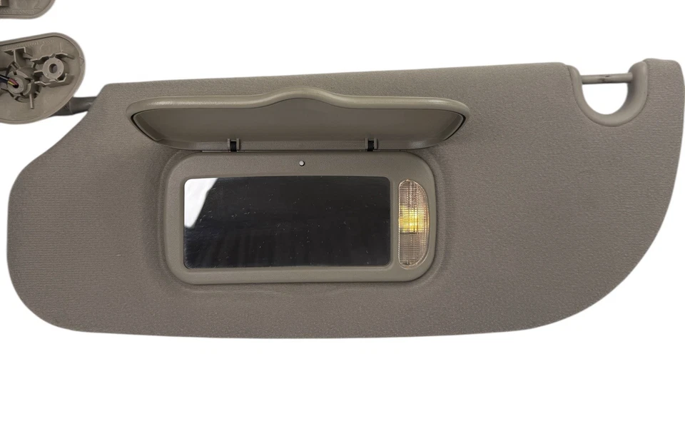 Оригинальные солнцезащитные козырьки 02–05 Ford Explorer — комплект из бежевой ткани левая и правая с освещенным зеркалом - Изображение 4 из 4