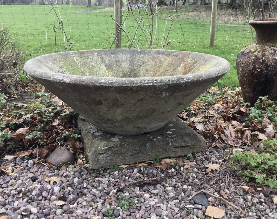 Fabuloso plantador de pedra reconstituído enorme vintage em forma cônica 36” diâmetro - Imagem 3 de 4